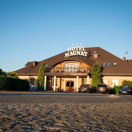 Hotel Magnat Słupca Buitenkant foto