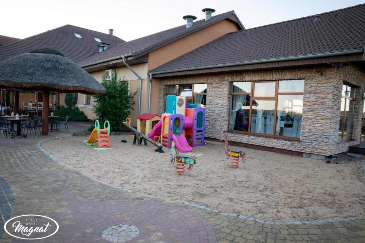 Hotel Magnat Słupca Buitenkant foto
