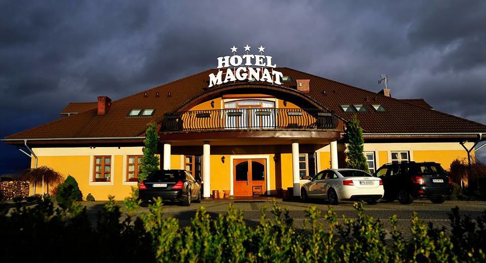Hotel Magnat Słupca Buitenkant foto