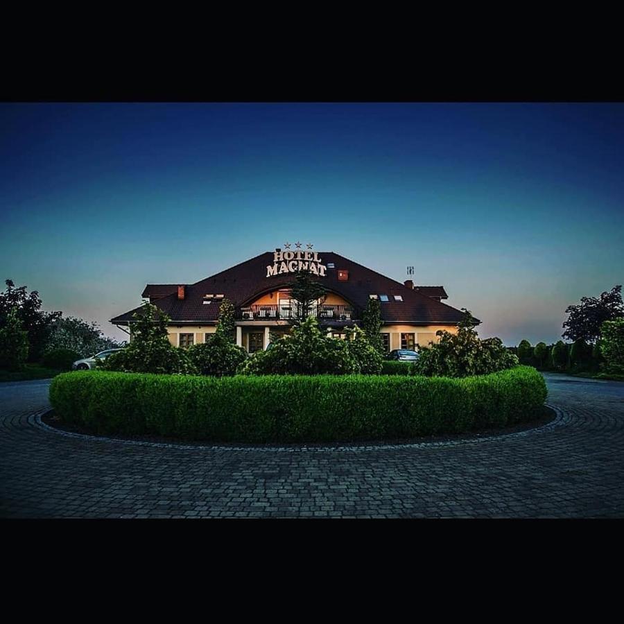 Hotel Magnat Słupca Buitenkant foto